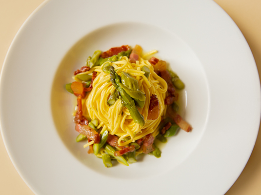 TAGLIOLINI CON PUNTE DI ASPARAGI E GUANCIALE